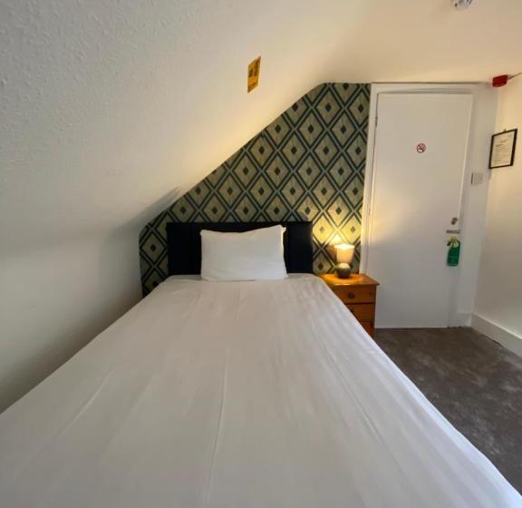 Пансион Cedar Tree Guest House