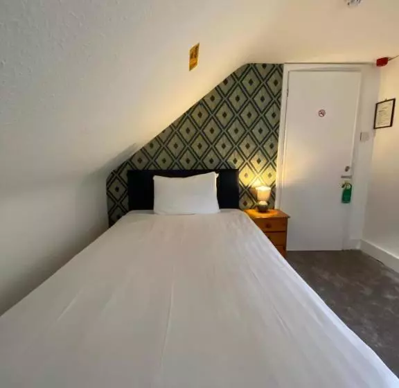 ペンション Cedar Tree Guest House