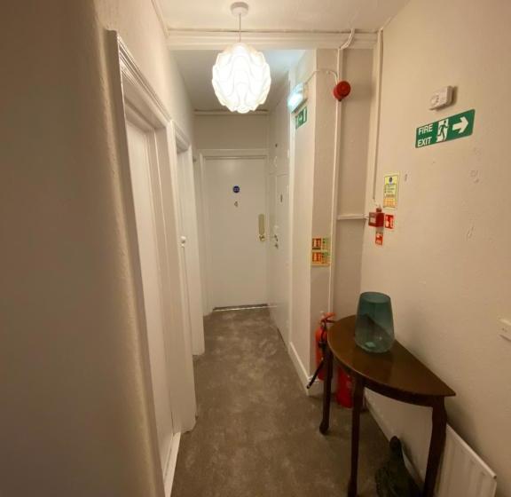 Пансион Cedar Tree Guest House