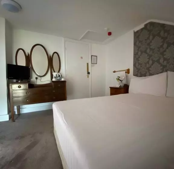 Majatalo Cedar Tree Guest House