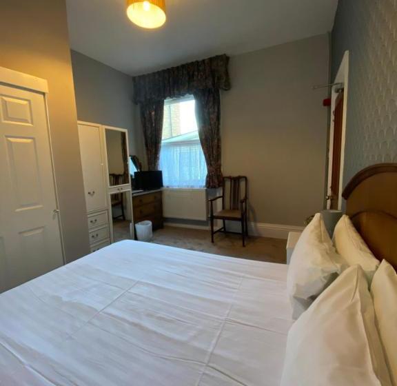 Пансион Cedar Tree Guest House