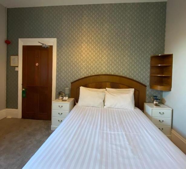 Пансион Cedar Tree Guest House