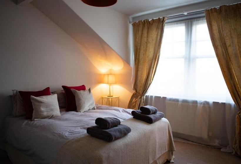 Pensiune The Pear Tree