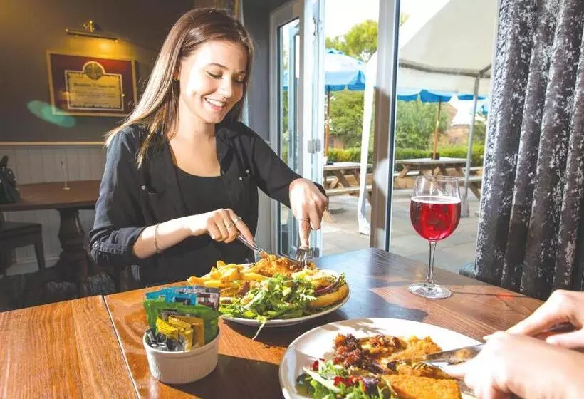 هاستل The Black Swan Inn