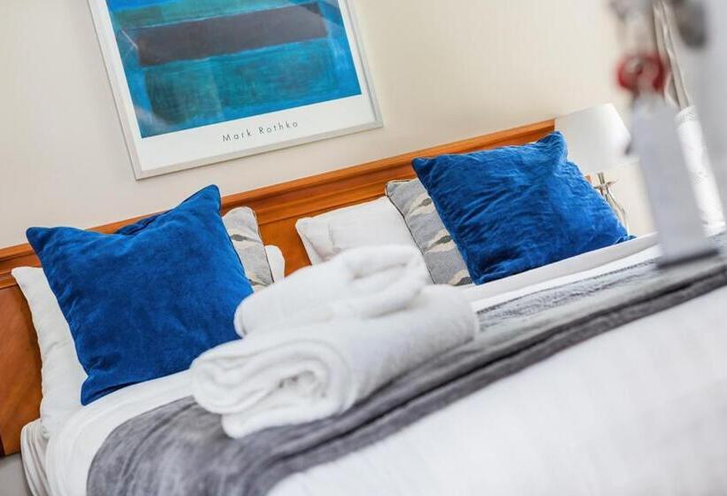 فندق صغير The Black Swan Inn