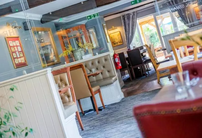 هاستل The Black Swan Inn