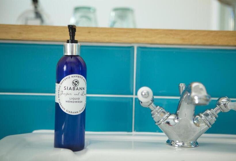 ユースホステル The Ship Inn