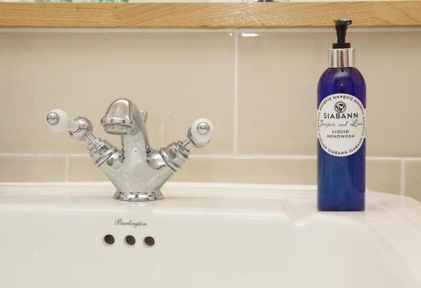 ユースホステル The Ship Inn