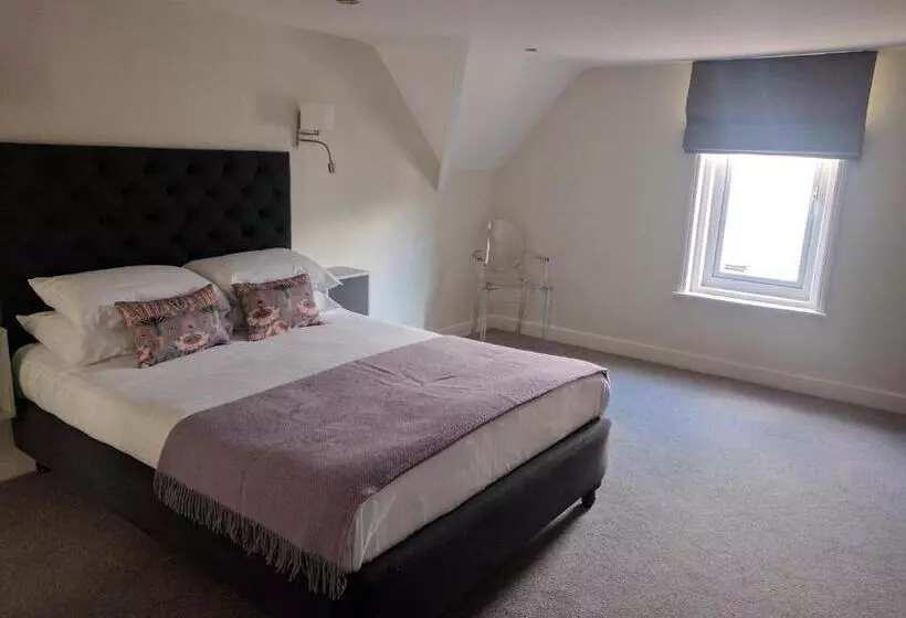 Majatalo Avenue House