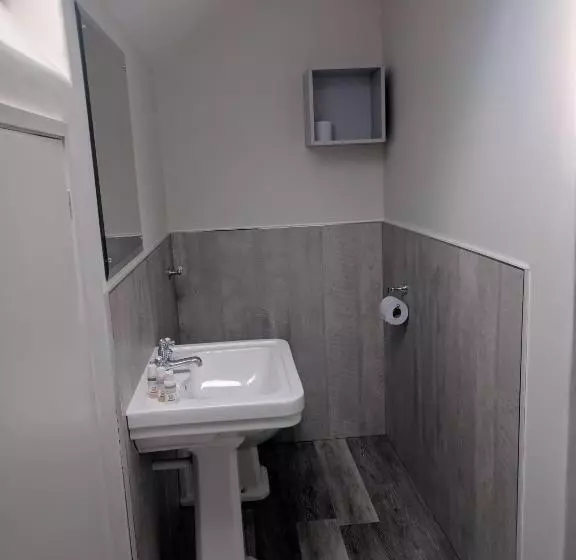 Majatalo Avenue House