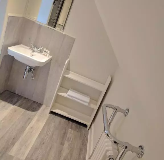 Majatalo Avenue House