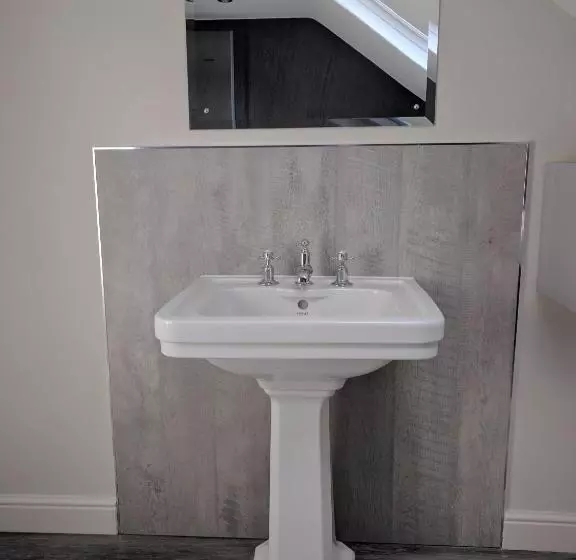 Majatalo Avenue House