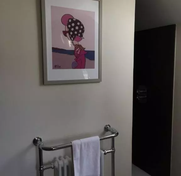 Majatalo Avenue House