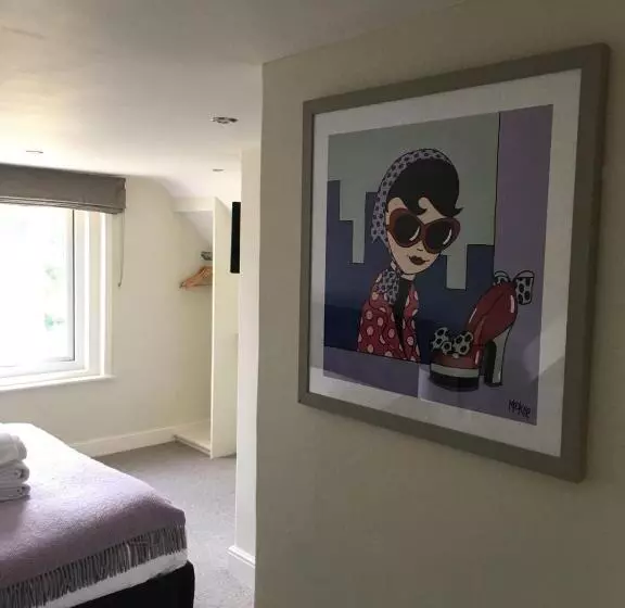 Majatalo Avenue House