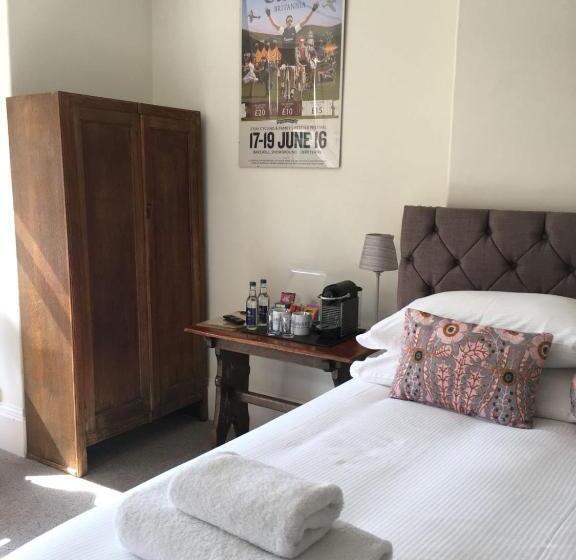 פנסיון Avenue House