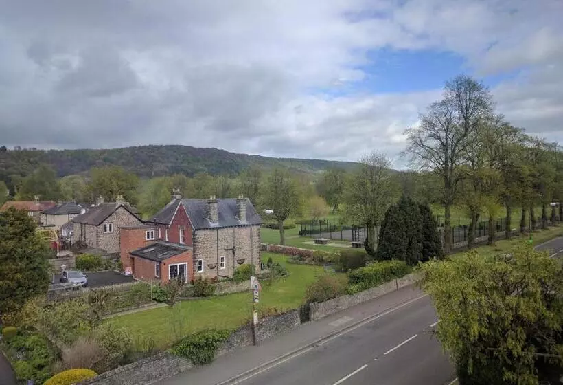 Majatalo Avenue House