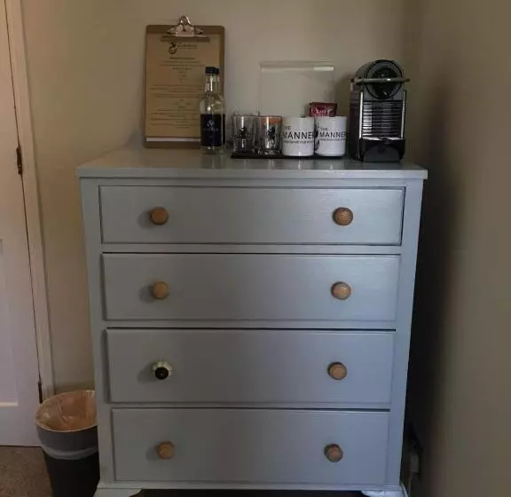 Majatalo Avenue House