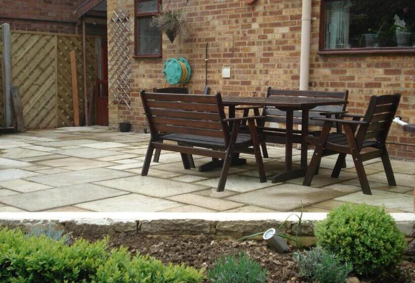 بنسيون Denham Guest House