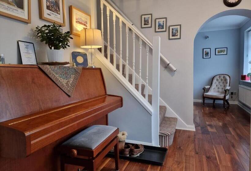 بنسيون Denham Guest House