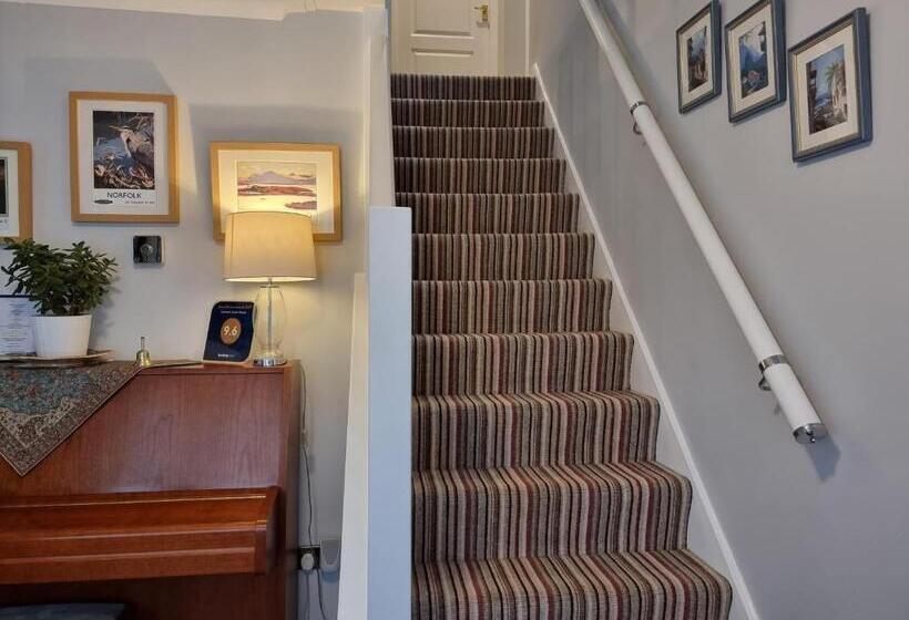 بنسيون Denham Guest House