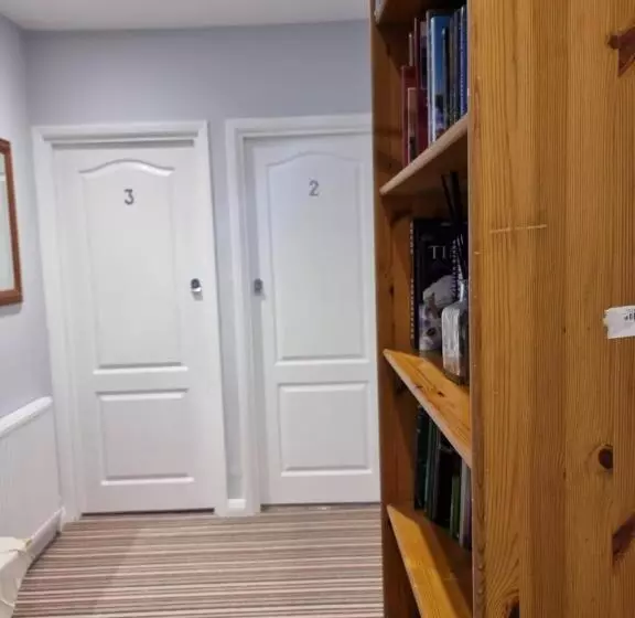 Majatalo Denham Guest House