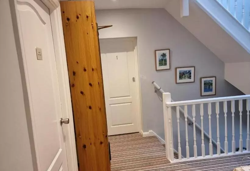 Majatalo Denham Guest House