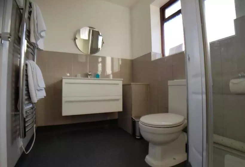 Majatalo Denham Guest House