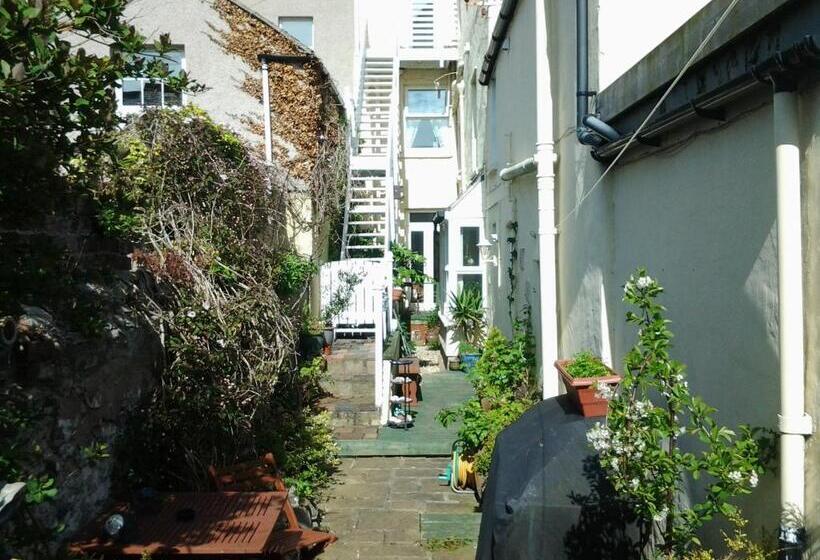 پانسیون No. 9 Guest House