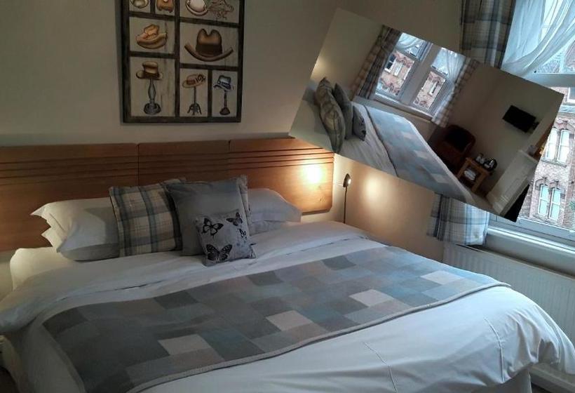 פנסיון Treetops Guest House