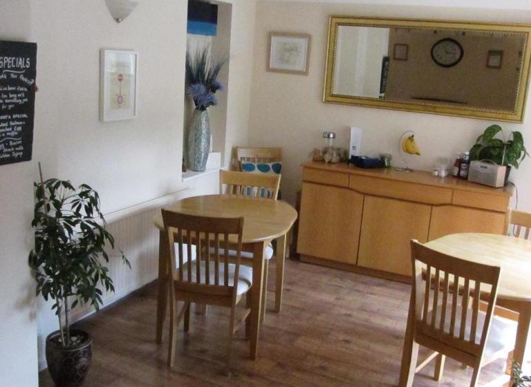 פנסיון Treetops Guest House