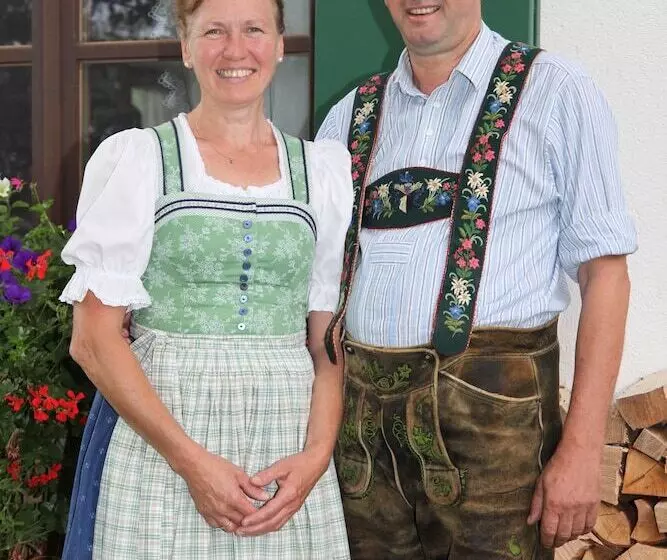Hotelli Gästehaus Bauernhof Buchwieser