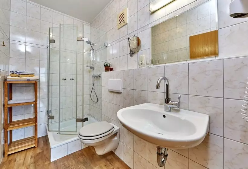 Hotelli Gästehaus Bauernhof Buchwieser