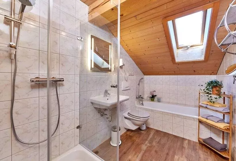 Hotelli Gästehaus Bauernhof Buchwieser