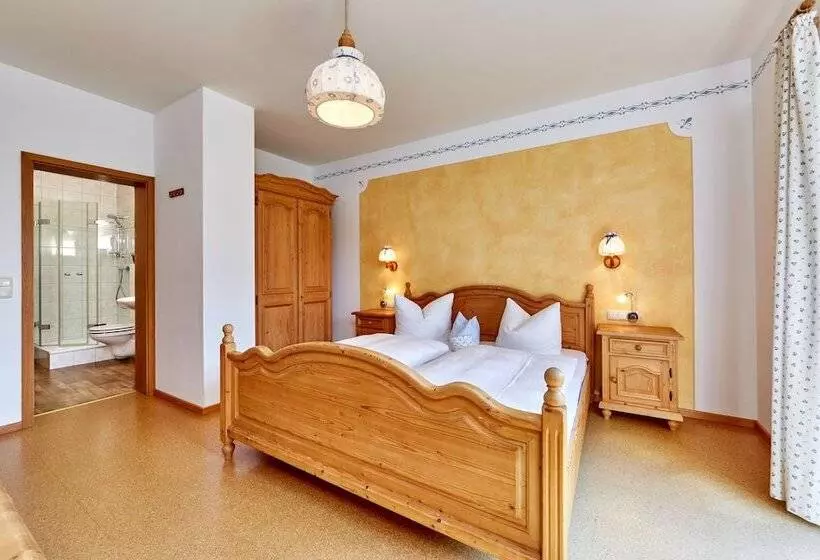 Hotelli Gästehaus Bauernhof Buchwieser