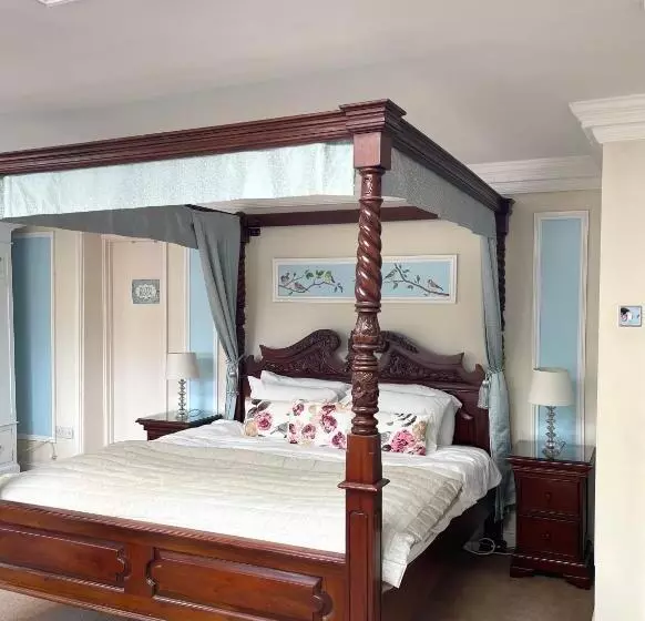 ペンション Arrandale Lodge