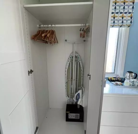 پانسیون Between The Bays Exclusively For Adults