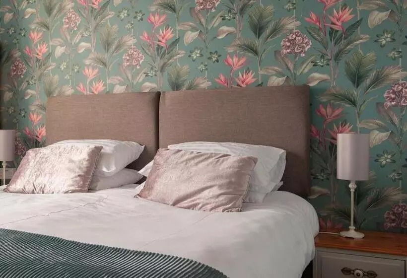 Majatalo Duchy House Bed And Breakfast