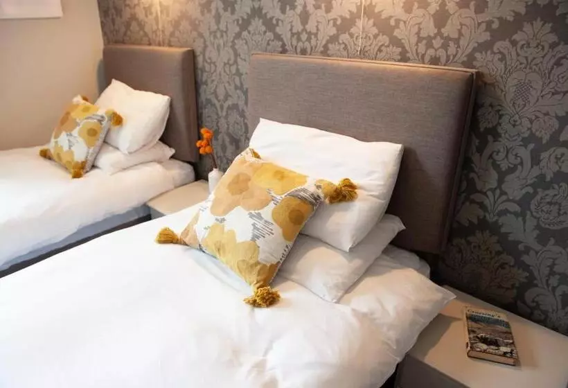 Majatalo Duchy House Bed And Breakfast