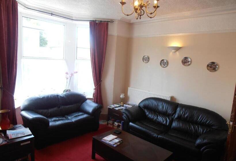 Majatalo Meadowlea Guest House