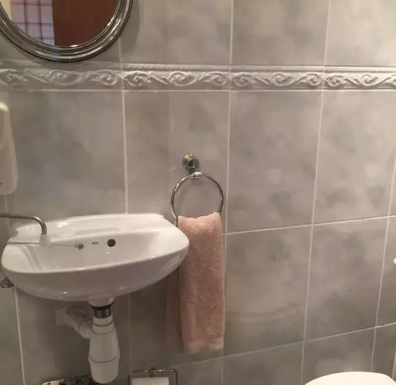 ペンション Rooms At Tarrareoch