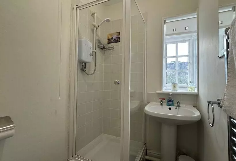 پانسیون The Cricketers Inn