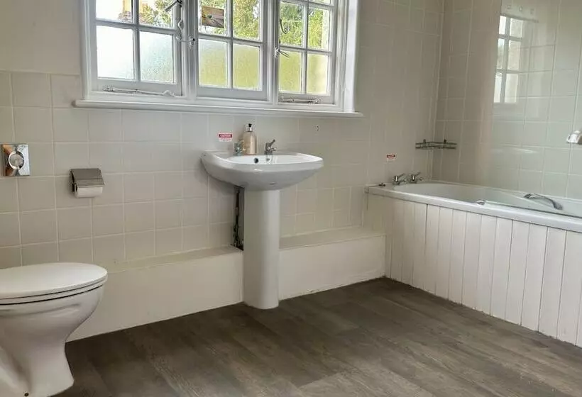 پانسیون The Cricketers Inn