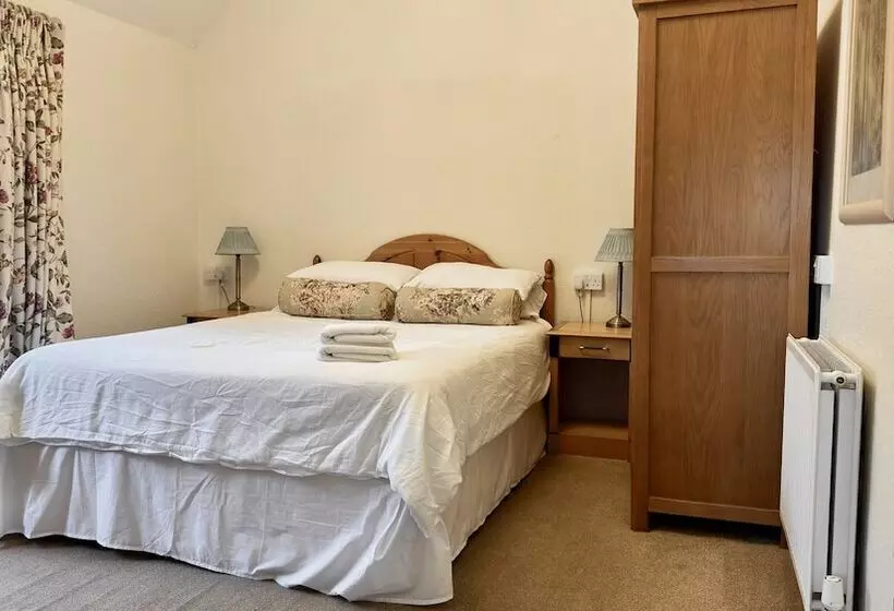 پانسیون The Cricketers Inn