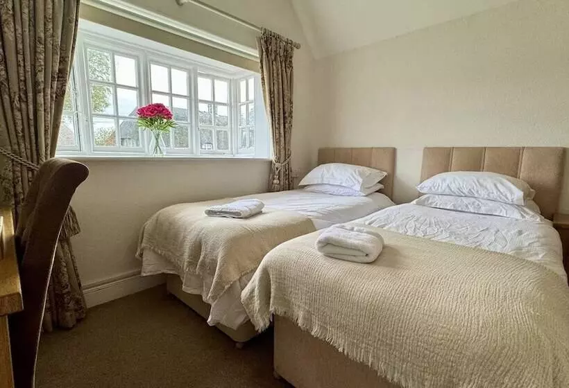 پانسیون The Cricketers Inn