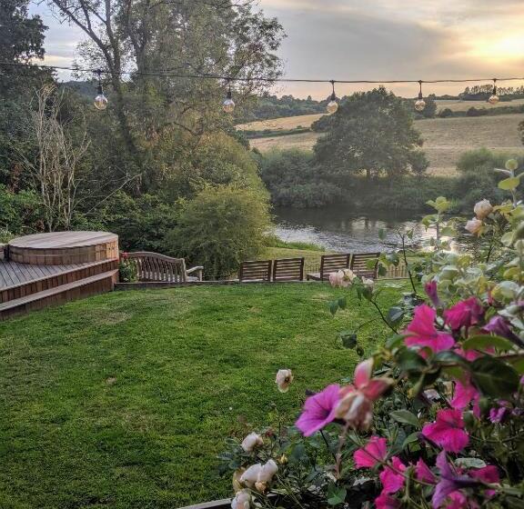 פנסיון Worralls Grove Guest Farm House