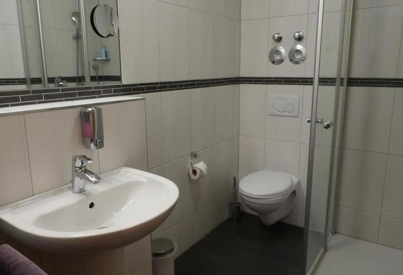 Schronisko Weingut Und Gästehaus Apel