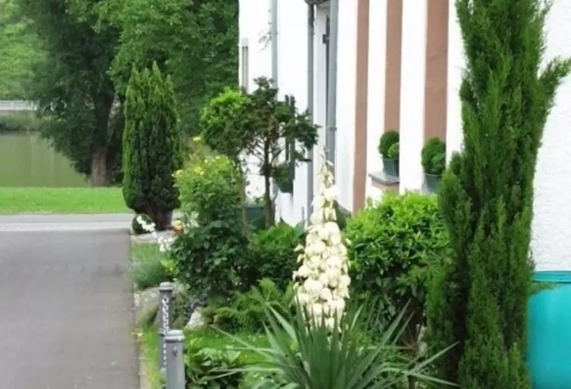 Retkeilymaja Landhaus Am Ufer