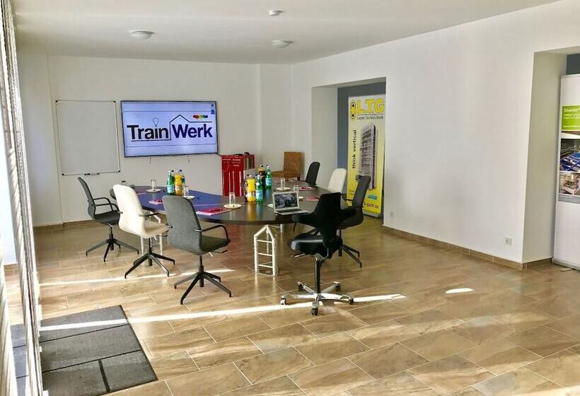 ペンション Trainwerk