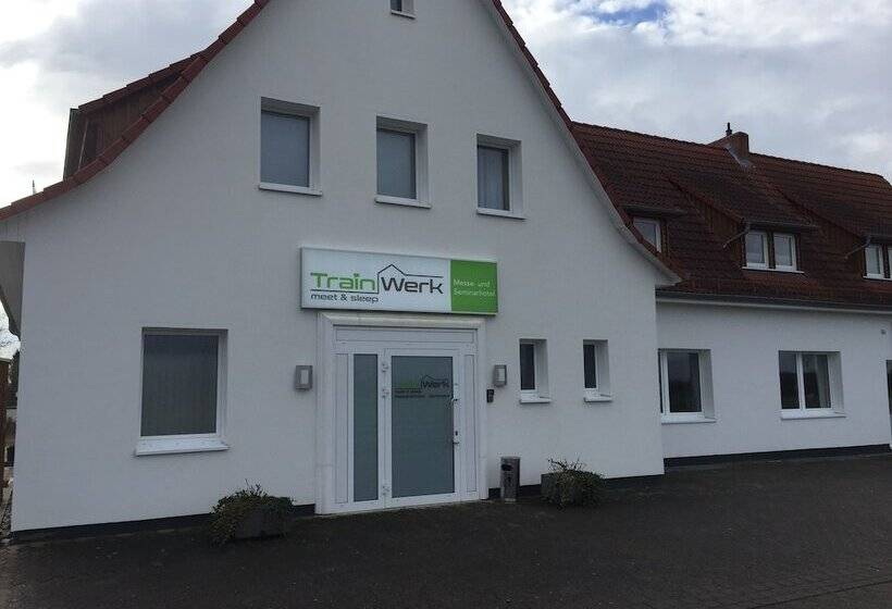 ペンション Trainwerk