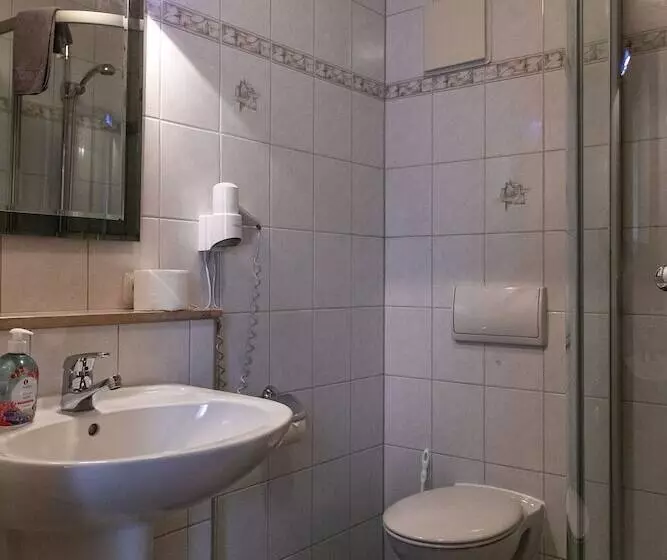 ユースホステル Landgasthof Schmalhofer